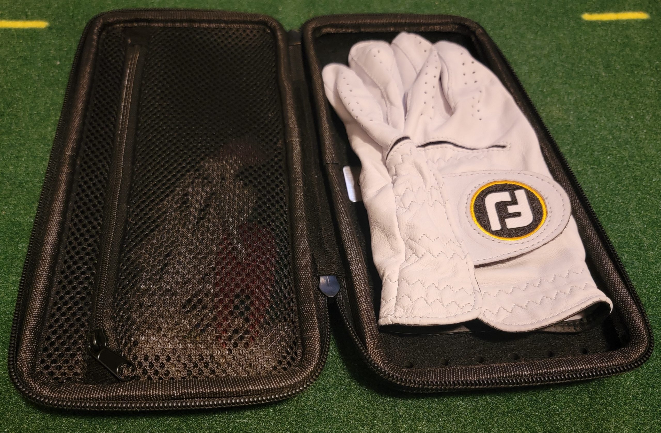 Old Duffer Golf image of a golf case open