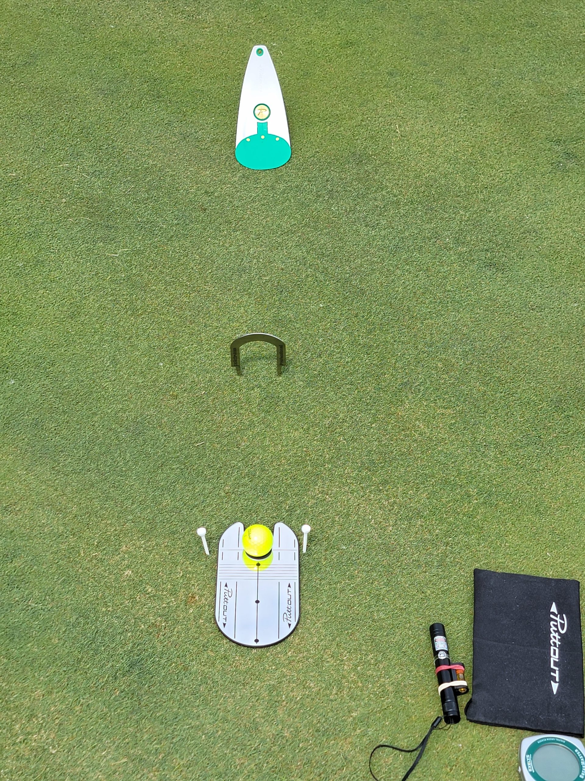 Old Duffer Golf image of a putting gate drill