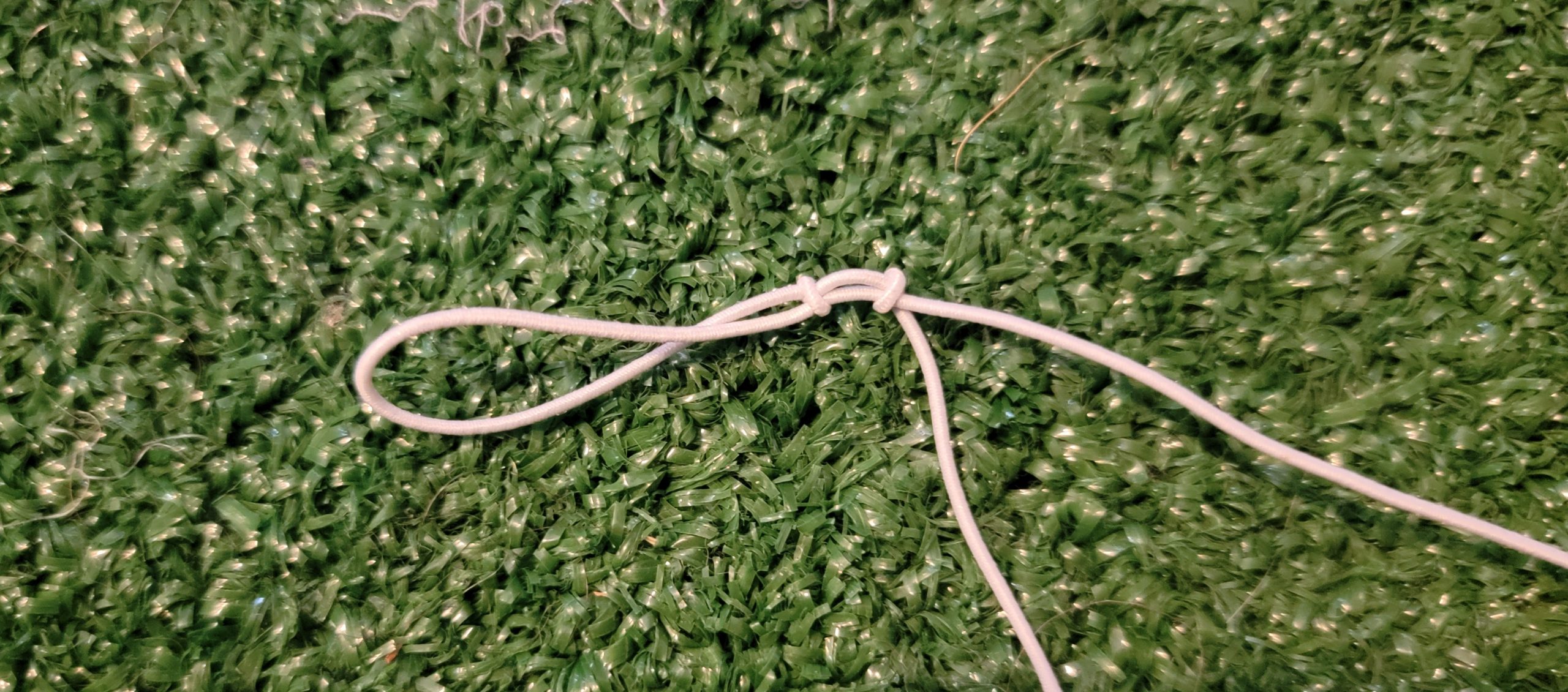 Old Duffer Golf image of an elastic line loop for golf setup